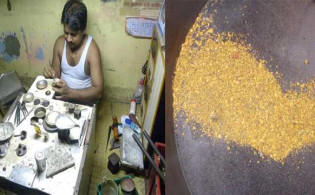 যেখানে রাস্তার ধুলো উড়ালেই মিলছে সোনা