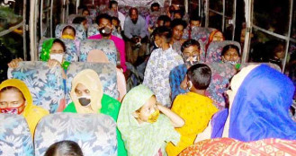 গভীর রাতে গোপনে চলছে যাত্রীবাহী বাস