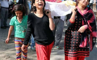 কারোনা আতঙ্কে এলো না কেউ, মরদেহ নিয়ে যা করলো চার মেয়ে