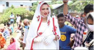 করোনা : নিজের গ্রামে ৫০০ পরিবারের পাশে নায়িকা বর্ষা