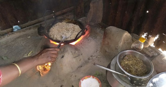 ৩ দিন পর আমিনার চুলায় উঠলো চালের ‘খুদ’