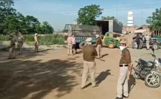 লকডাউন অমান্যকারীদের বাধা, তলোয়ারের কোপে পুলিশের হাত বিচ্ছিন্ন ভিডিওসহ