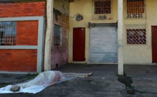 ঘর দোকান ও সড়ক থেকে প্রায় ৮০০ মরদেহ উদ্ধার