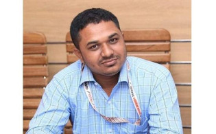 ফেসবুকে স্ট্যাটাস দিয়ে মামলা খেলেন সাংবাদিক