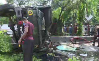 রাজধানীতে ২৫ জন সেনা সদস্য নিয়ে দুর্ঘটনার কবলে সেনা বাহীনির গাড়ি