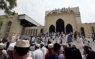 কবে আমরা সবাই আবারও মসজিদে যেতে পারব
