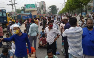গণপরিবহন সহ ৩ দফা দাবিতে পরিবহন শ্রমিকদের বিক্ষোভ