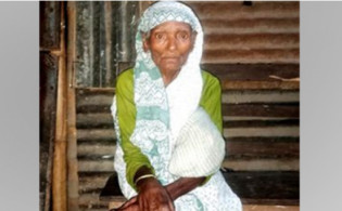 ৯৫ বছরের বৃদ্ধা মাকে ফেলে গেলেন সন্তানরা