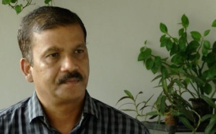 জাফরুল্লাহর কিট নিয়ে মুখ খুললেন আসিফ নজরুল