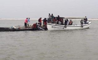 যাত্রী বোঝাই ট্রলার ডুবি, নিখোঁজ অসংখ্য