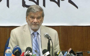 অল্পের জন্য প্রাণে বেঁচে গেলেন পরিকল্পনামন্ত্রী