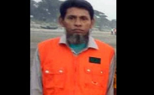 মানুষকে বাঁচাতে গিয়ে প্রাণ দিলেন উদ্ধারকর্মী শাহ আলম