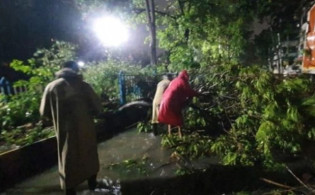 আম্ফানের ধ্বংসস্তূপে পরিণত হয়েছে এই এলাকা