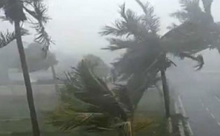 কাছে চলে এসেছে আম্পান