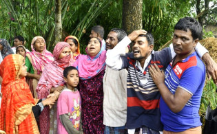 ঝড়ে লণ্ডভণ্ড ৪০ গ্রাম, নিহত ৪
