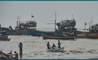ধেয়ে যাচ্ছে ঘূর্ণিঝড় নিসর্গ, মুম্বাইয়ে রেড অ্যালার্ট জারি