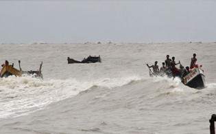 বাড়ছে বিপদ উত্তাল বঙ্গোপসাগর