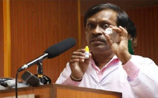 বিএসএমএমইউ এমন সিদ্ধান্তের পর নিজেদের তৈরি কিট নিয়ে ড. বিজন বিশেষ বার্তা
