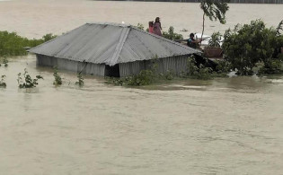 ভয়াবহ বন্যায় তলিয়ে গেল সাতটি জেলা