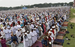ঈদের নামাজ নিয়ে সিদ্ধান্ত জানালেন ধর্ম মন্ত্রণালয়
