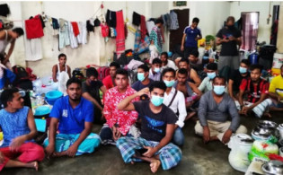 কঠিন সংকটে প্রবাসীরা আর কোনও উপায় নেই তাদের