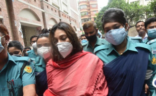 কাঁঠগড়ায় কেঁদে কেঁদে কথা বললেন সাবরিনা