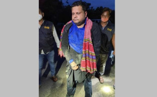 বোরকা পড়েও শেষ রক্ষা হলো না শাহেদের