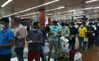 দেশে ফিরতে শুরু করেছে প্রবাসী বাংলাদেশিরা