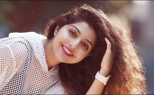 ফুচকাওয়ালাকে বিয়ে করার কথা মাকে জানালেন পড়শী
