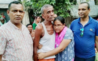 অবিশ্বাস্যভাবে ৪৮ বছর পর বাবাকে খুঁজে পেলেন মেয়ে
