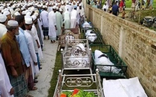 দেশেই একসঙ্গে ১২ জনের জানাজা চারদিকে শুধু কান্না