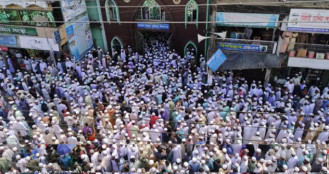 জনসমুদ্র হাটহাজারী সম্পন্ন হলো আল্লামা শফীর জানাজা