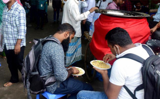 টাকার অভাবে সৌদি প্রবাসীরা ঘুমালেন রাস্তায়