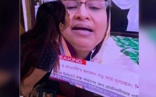 লাইভ টিভির স্ক্রিনে শিক্ষামন্ত্রীর গালে এইচএসসি পরীক্ষার্থীর ‘চুমুর ছবি ভাইরাল