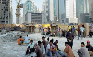 কাতার প্রবাসীরা দেশে টাকা পাঠানোর আগে সাবধান