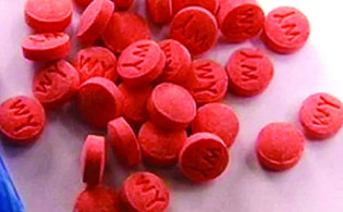 বিমানে করে যাচ্ছে ইয়াবা