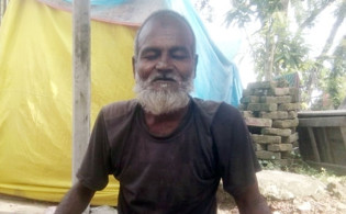 প্রতিবন্ধী ভিক্ষুক মসজিদে দান করলেন ভিক্ষা করে টাকা