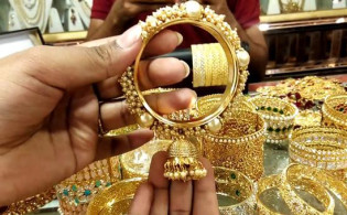 একলাফে কমে গেলো স্বর্ণের দাম,জেনেনিন আজকের বাজার মূল্য