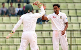 ব্রেকিং নিউজ : রফিক ও মিরাজকে ছাড়িয়ে নতুন রেকর্ড গড়লেন তাইজুল
