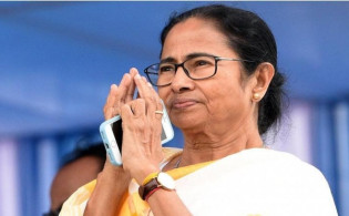 বিশাল জয় পাওয়ার পর মুখ্যমন্ত্রীর পদ থেকে পদত্যাগ করলেন মমতা