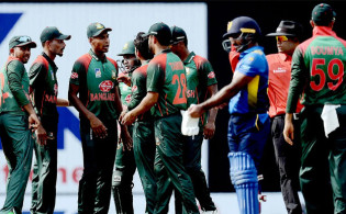 করোনার বিপক্ষে মোকাবেলার ম্যাচেই করোনার আক্রমন