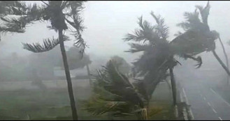 ব্রেকিং নিউজ: ঝড়-বৃষ্টি নিয়ে আবহাওয়া অধিদফতরের নতুন বার্তা