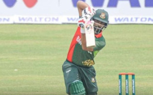দারুন এক ফিফটি তুলে নিলেন তামিম