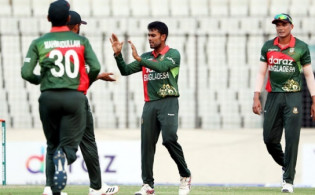 দুর্দান্ত বাংলাদেশ ও দুর্দান্ত মিরাজ,করলেন উইকেটের রেকর্ড
