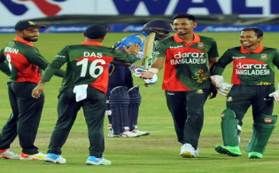 সবাইকে অবাক করে ১৫০ করলেন মুশফিক