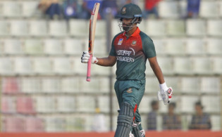 ব্রেকিং নিউজ : তামিম করলেন ১৮৮