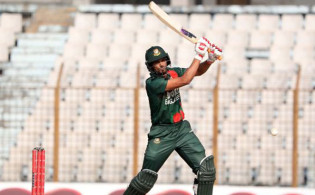 আবারও মমিনুল ও সাইলেন্ট কিলার মাহমুদউল্লাহর ব্যাটিং ঝড় দেখলো ক্রিকেট বিশ্ব