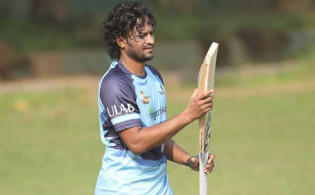 আজ প্রথম বলেই বোল্ড সাকিব