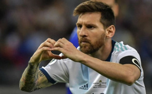 মেসির মন কেড়ে নিল আট বছরের বালিকা