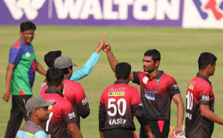 বল হাতে মাহমুদউল্লাহর ভেলকি